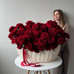 Букет из 101 красной французской розы в корзине